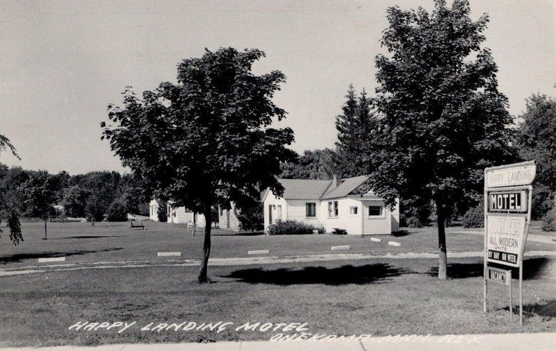 Green Buoy Resort (Happy Landings Resort, Happy Landing Motel) - Vintage Postcard (newer photo)